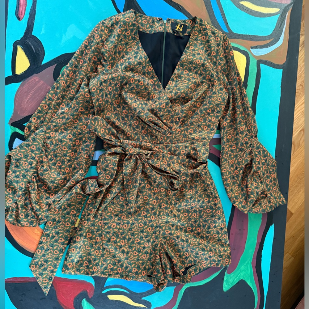 Green and Yellow Orange Floral Print Wrap Satin Shorts Romper Size 0 w/ a Sash